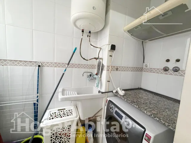 MUY AMPLIO CON GARAJE Y TRASTERO CERCA DEL METRO — 30