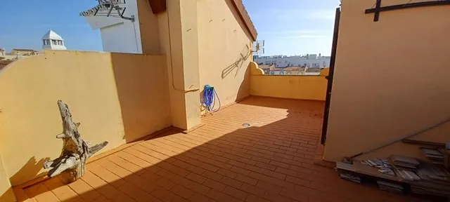 Amplio adosado totalmente reformado con Apartamento independiente. — 27