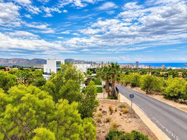 ✨ TERRENO URBANO EN VENTA EN BENIDORM CON VISTAS AL MAR✨ — 2