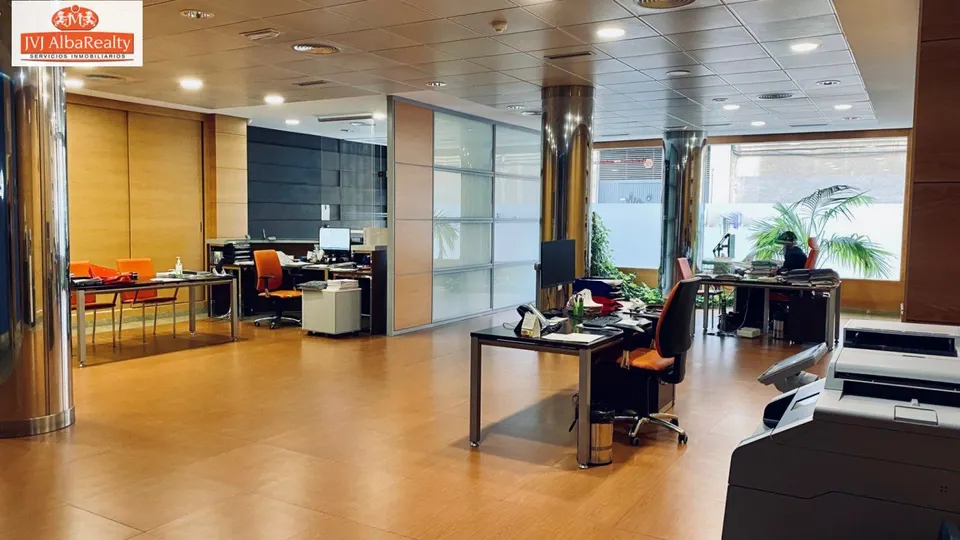 EXCLUSIVO Y LUJOSO LOCAL COMERCIAL CON LOS MEJORES ACABADOS