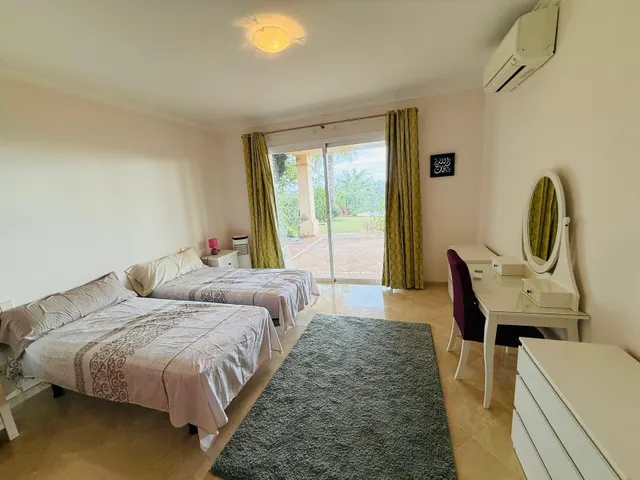 Villa de 5 dormitorios y 5 baños en Casares — 22