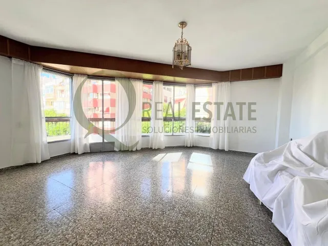 Luminosa vivienda para reformar en el corazón de Alicante - foto 3