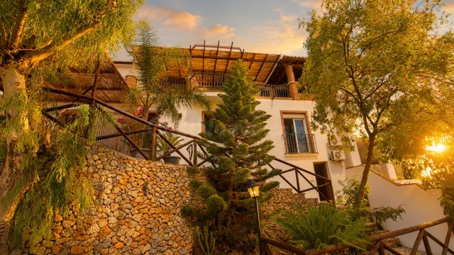 Encantadora casa con dos apartamentos independientes y licen - foto 2