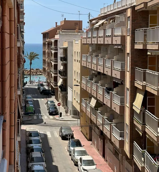 Apartamento moderno con vista lateral al mar, 2 dormitorios, 2 baños, piscina en el solárium con Vistas al Mar,  a unos 2 minutos a pie de la Playa del Cura — 3