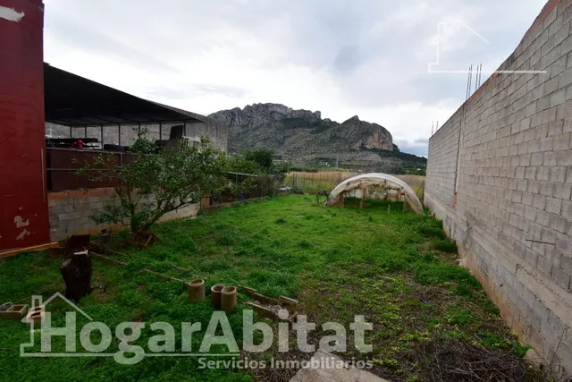 ¡OPORTUNIDAD PARA INVERSORES! GRAN EDIFICIO CON DOS VIVIENDAS INDEPENDIENTES, DOS TERRAZAS Y PARCELA — 24