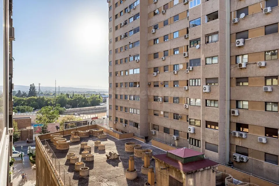 GRAN PISO ENTRE ARABIAL Y CAMINO DE RONDA