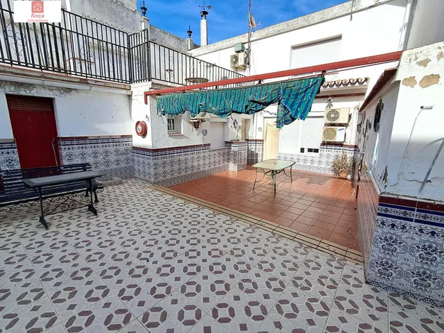Se vende vivienda doble en Montijo, zona centro, plaza santa clara, a tres calles, con garaje y piscina — 19