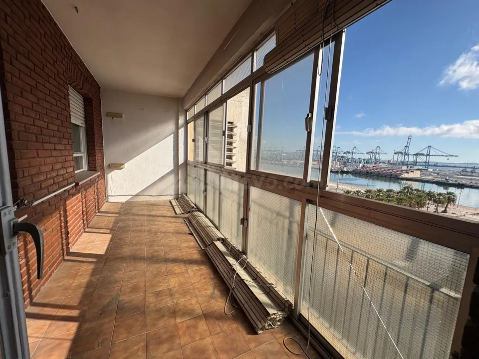 SE VENDE PISO DE TRES habitaciones CON VISTAS A LA BAHIA EN ALGECIRAS VIRGEN DEL CARMEN. EN PERIODO DE PUJAS AL ALZA HASTA EL 08/10