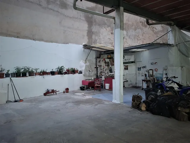 Local Comercial con grandes posibilidades en la zona centro - foto 2