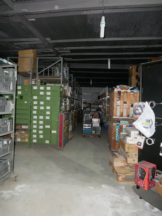 Se venden naves con parcela de 2.868 m2 en Senda De los Garres — 28
