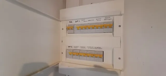 CASA ADOSADA EN UN ENTORNO PRIVILEGIADO.- — 13