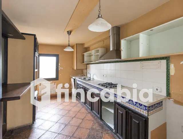 Casa para reformar con patio, balcones y local en Breda — 23