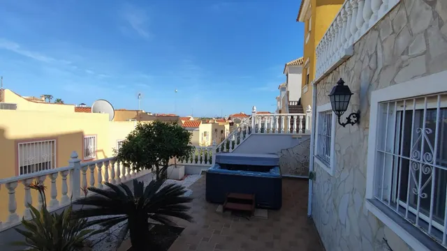 SE ALQUILA CHALET POR LARGO TIEMPO DE 3 DORMITORIOS Y 2 BAÑOS EN VILLA MARTIN (ORIHUELA COSTA) — 29