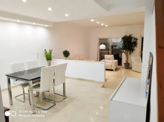 Exclusivo adosado en vistahermosa, Alicante — 439 m2 y dos grandes terrazas — 47
