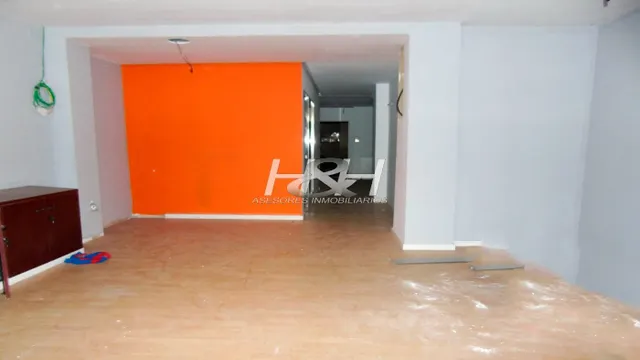 Local espacioso junto al Empalme. / HH Asesores, Inmobiliaria en Burjassot/ — 5