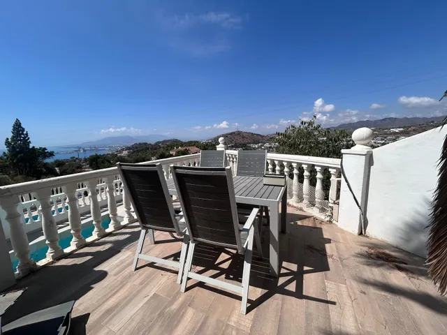 Casa adosada en esquina con piscina privada, jardín y vistas a la Bahía de Málaga — 25
