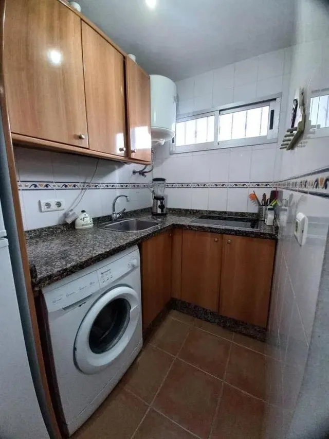 Amplio Piso en Benalmádena con Vistas y Excelentes Amenidades — 13