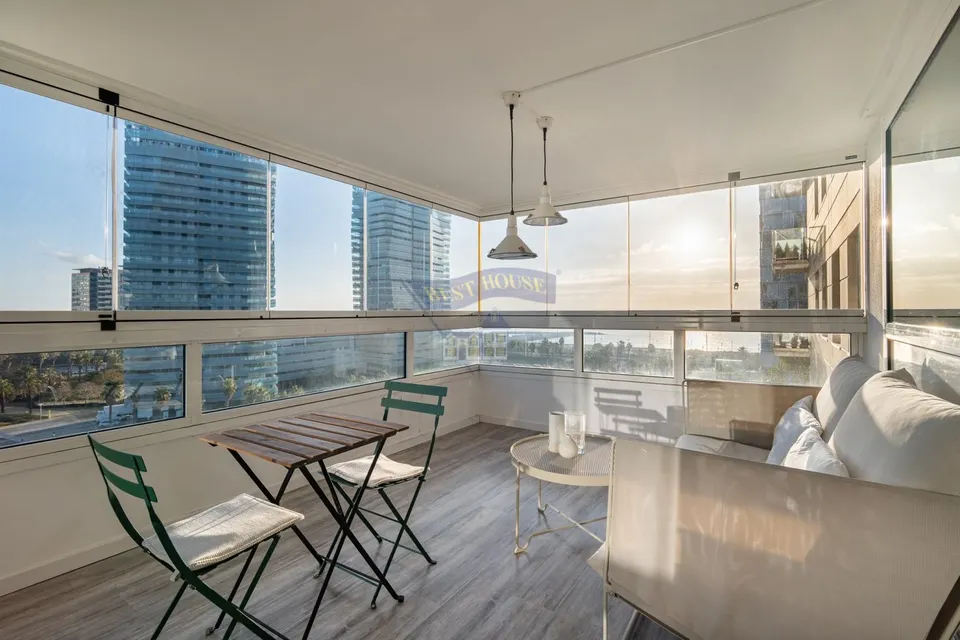 PISO CON VISTA AL MAR