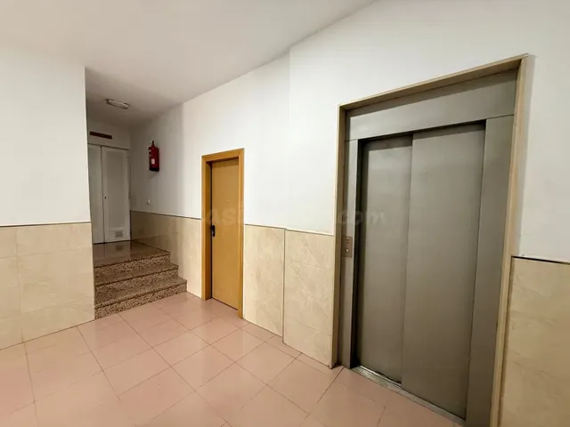 AMPLIO PISO EN EL PARADOR DE LAS HORTICHUELAS, FRENTE A LA PLAZA DEL AYUNTAMIENTO — 4