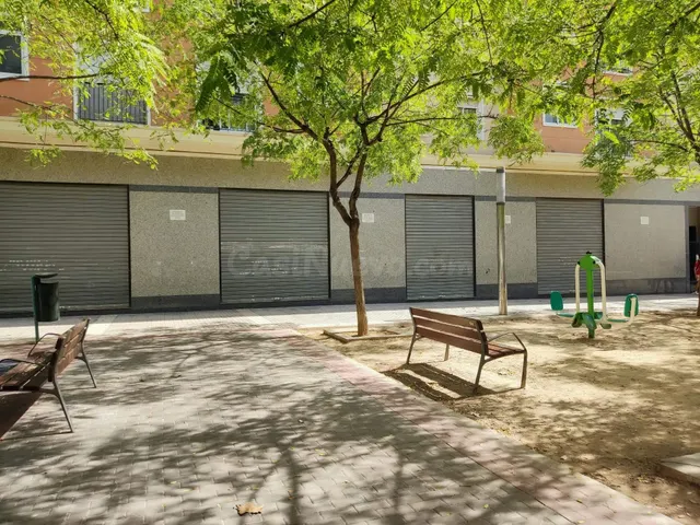LOCAL para poner tu NEGOCIO o con posibilidad de CAMBIO DE USO. — 2