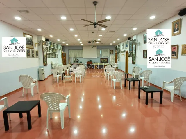 SE VENDE LOCAL COMERCIAL EN BUEN ESTADO TODO DIAFANO FRENTE  - foto 3