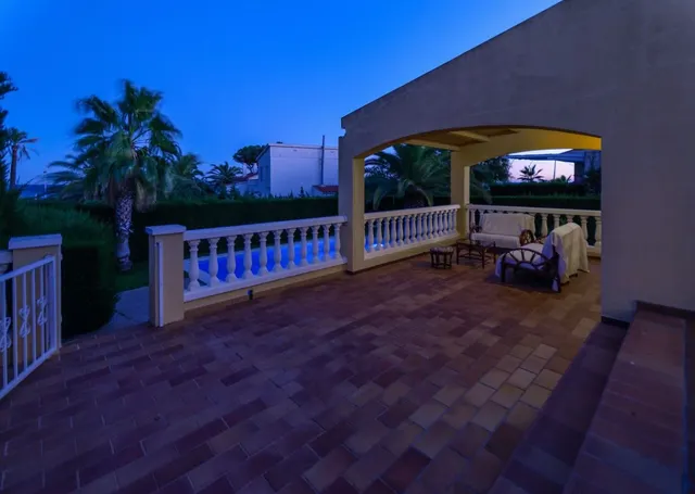 Magnifica villa de 347m2, situada a 1ª línea de mar — 35