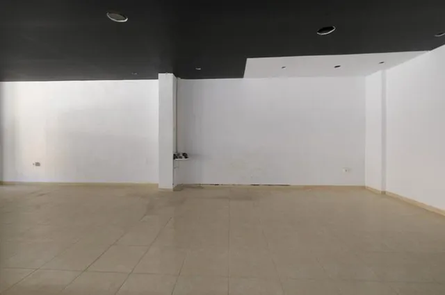 local comercial en avenida principal — 21