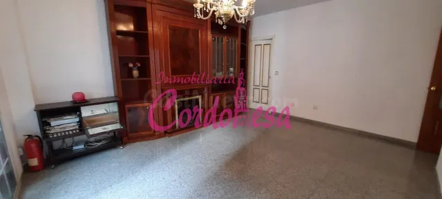 Casa 6 habitaciones 280m² en venta - Av. Barcelona - Viñuela - foto 2