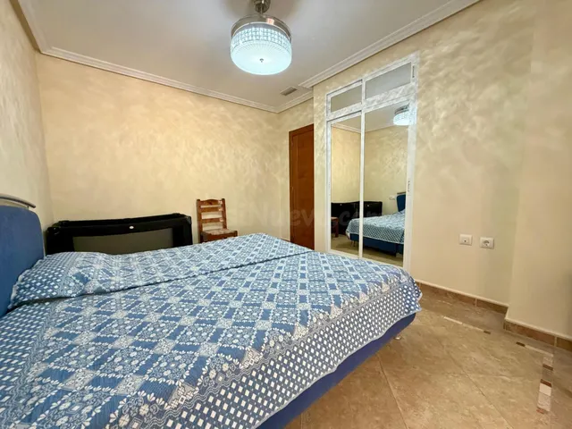 Villa independiente con piscina privada y 6 dormitorios junto a la Laguna Rosa de Torrevieja — 25