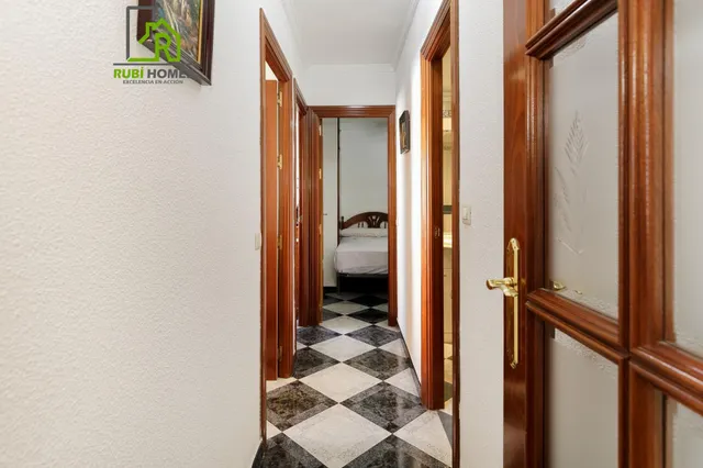 Piso con terraza y patio en Granada — 7