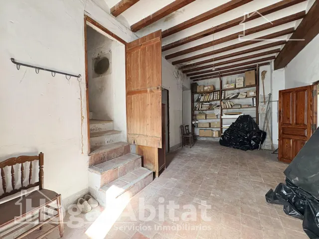 Espaciosa casa con local comercial y garaje en el centro — 38