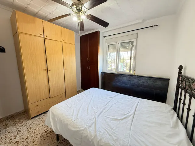 Encantador Chalet en Crevillente con Amplio Terreno y Piscina Propia — 14