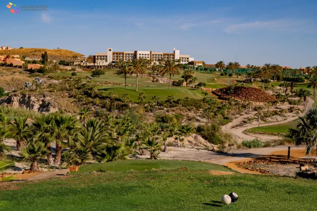 OPORTUNIDAD DE LUJO, EN URB. GOLF VALLE DEL ESTE, VERA. — 17