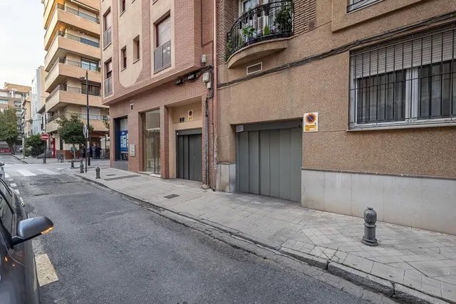 MAGNIFICA PLAZA DE GARAJE EN BARRIO FIGARES - JUNTO A CALLE ALHAMAR — 10
