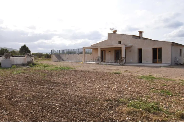Finca con vivienda para alquiler de temporada en Alcudia — 2