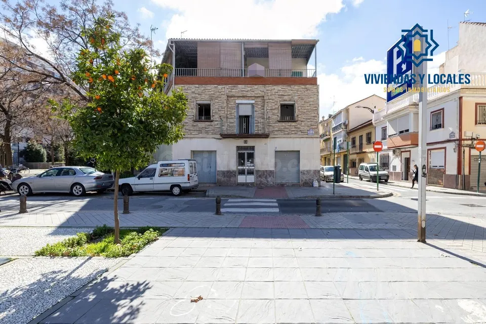 Edificio con gran potencial de desarrollo residencial en Zaidín – Granada