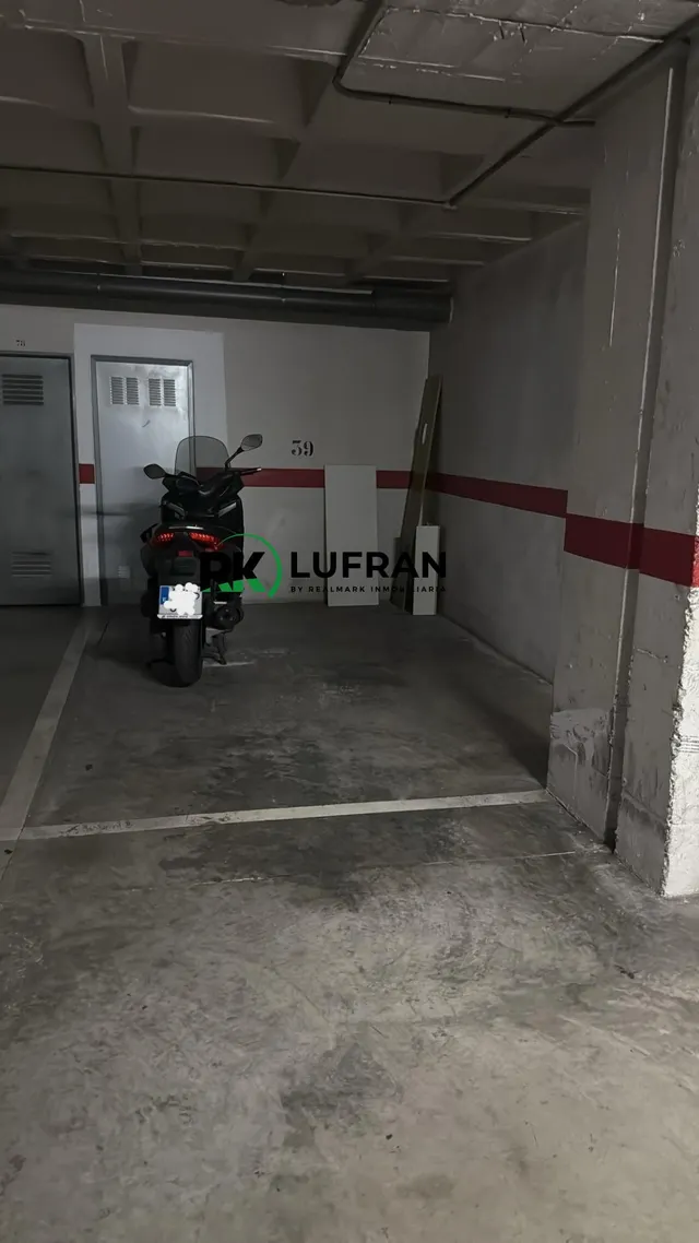 Piso con urbanización y garaje en ciudad jardín — 14
