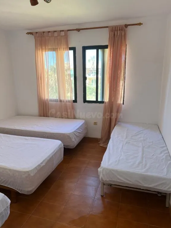 Primera línea de playa: Espectacular adosado con piscina, jardín y 4 habitaciones — 12