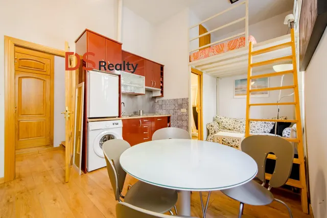 EXCLUSIVA VIVIENDA EXTERIOR Y MUY LUMINOSA CON DOS ESPACIOS INDEPENDIENTES A 30 METROS DE PLAZA DE ESPAÑA — 10