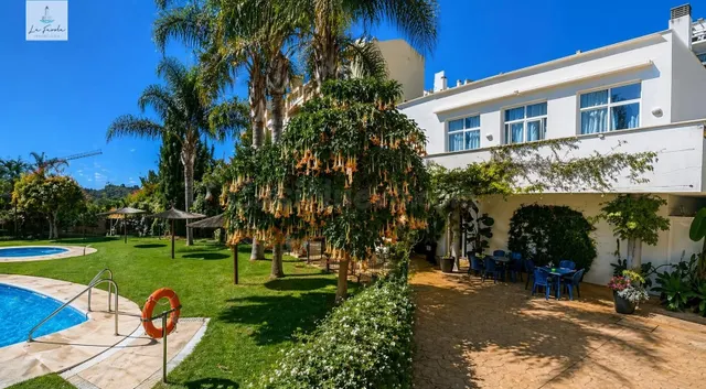 CHALET ADOSADO DE LUJO EN URBANIZACION MIRADOR DE GIBRALFARO - foto 4