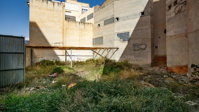 Suelo urbano sin edificar ideal para hacer viviendas - foto 4