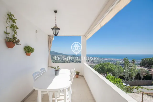 Espectacular Casa en Alella con Vistas al Mar y Dos Vivienda