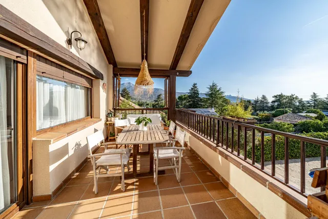 Chalet unifamiliar independiente de 320 m2 parcela de 992 con piscina y certificación A — 12