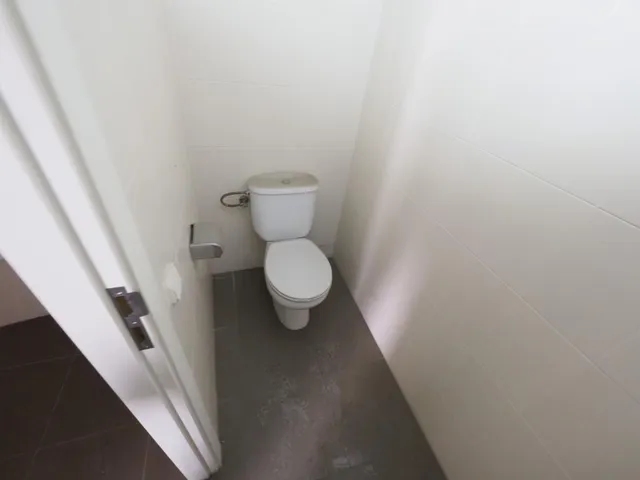SE VENDE LOCAL COMERCIAL EN CASTELLBISBAL — 11