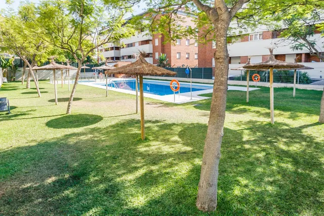 MAGNÍFICO PISO DE 4 DORMITORIOS CON GARAJE, PISCINA Y PÁDEL EN MAIRENA DEL ALJARAFE — 50