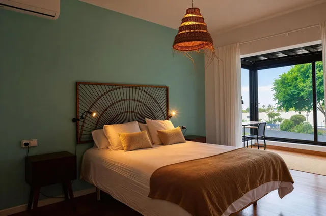 Una casa que se siente, antes que se describe, en Playa Bastián, con vistas al mar — 13