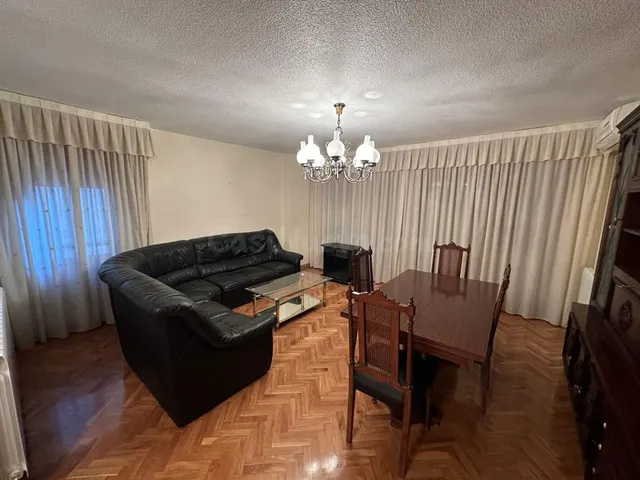 VENTA DE PISO CON TERRAZA, GARAJE Y TRASTERO EN AVDA. JUAN C - foto 4