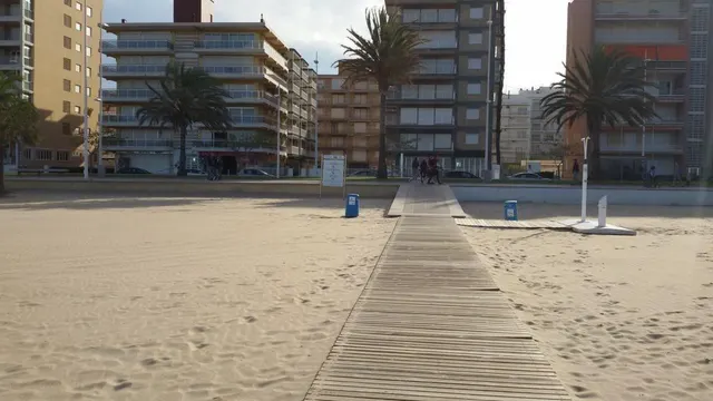 APARTAMENTO EN 1ERA. LINEA DE PLAYA DE GANDIA CON VISTAS AL MAR, Y GARAJE INCLUIDO — 48
