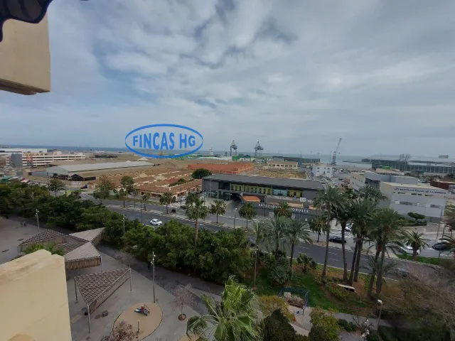 Amplia vivienda de lujo junto al Puerto Deportivo y Paseo Marítimo — 10