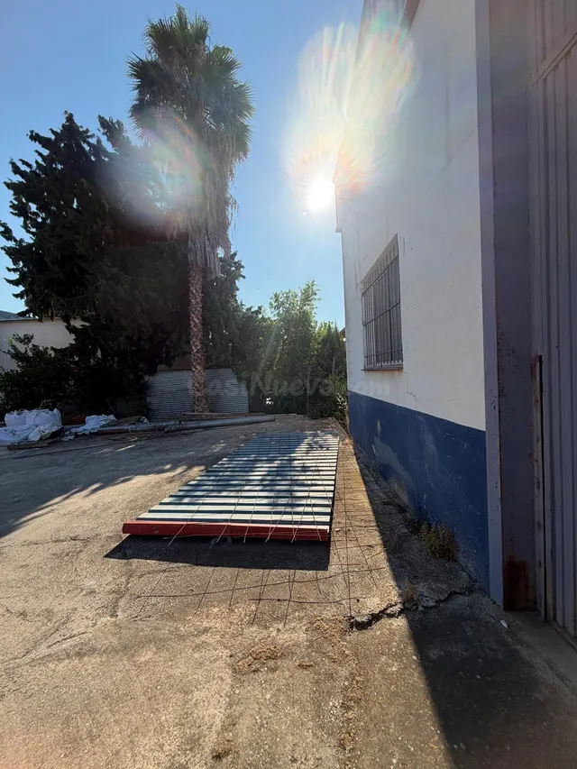 ¡Gran Oportunidad! Nave industrial con excelentes accesos y  - foto 5